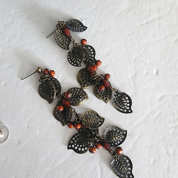 Boho Antique Gold Tone And Wood Nead Leaf Dangle Earrings   New - Picture 3 of 5